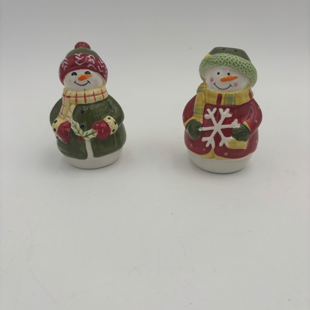 Snowman Salt and Pepper Shakers Red Green Excellent Ceramic Holiday